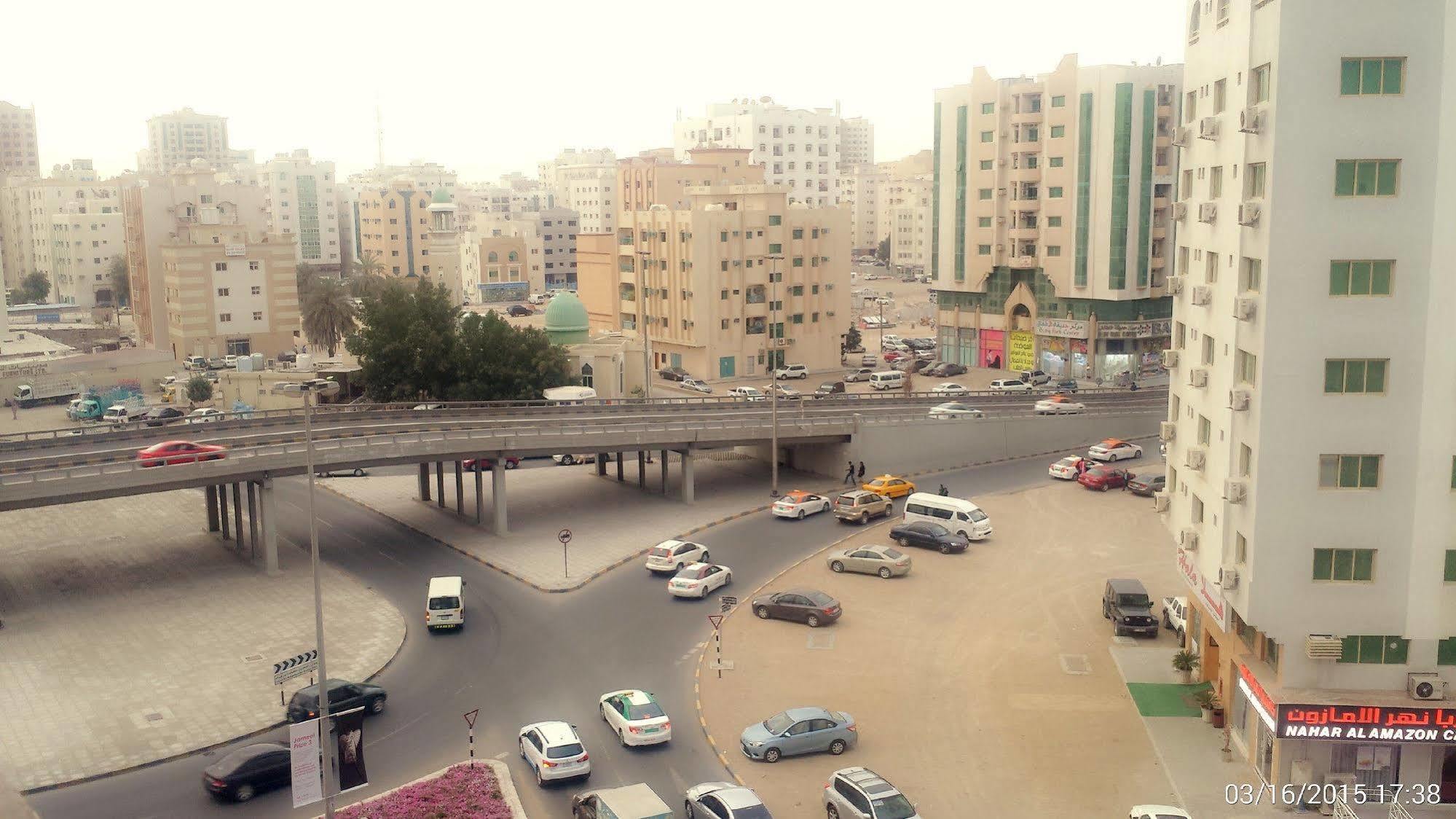Al Reem Hotel Apartments Шарджа Екстериор снимка